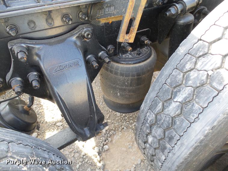 image for item DB4575 2007 Freightliner Columbia semi truck