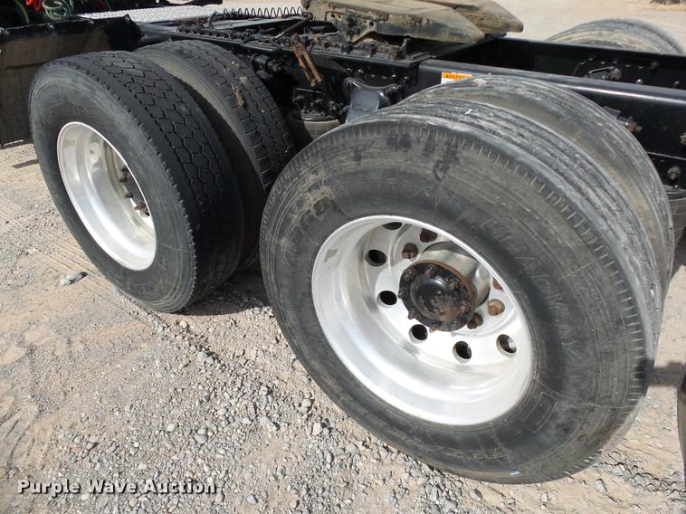 image for item DB4575 2007 Freightliner Columbia semi truck