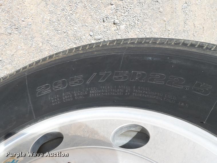 image for item DB4575 2007 Freightliner Columbia semi truck