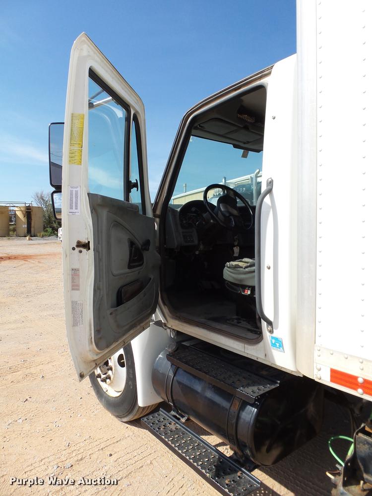 image for item DB4577 2005 International DuraStar 4300 box truck