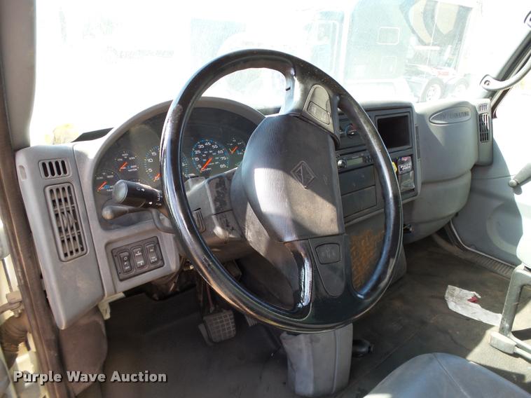 image for item DB4577 2005 International DuraStar 4300 box truck