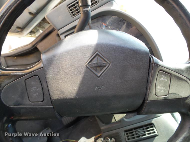 image for item DB4577 2005 International DuraStar 4300 box truck