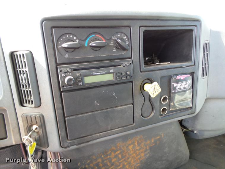 image for item DB4577 2005 International DuraStar 4300 box truck