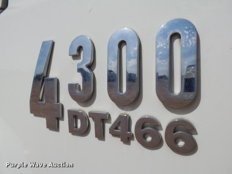 image for item DB4577 2005 International DuraStar 4300 box truck