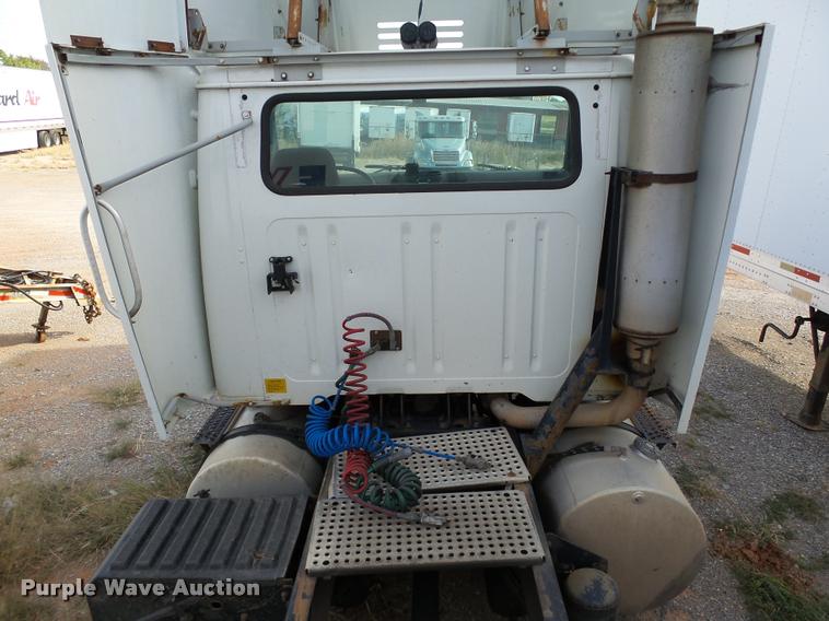 image for item DB4578 1998 International 8100 semi truck