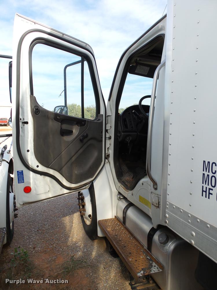 image for item DB4579 2006 Freightliner Business Class M2 box truck