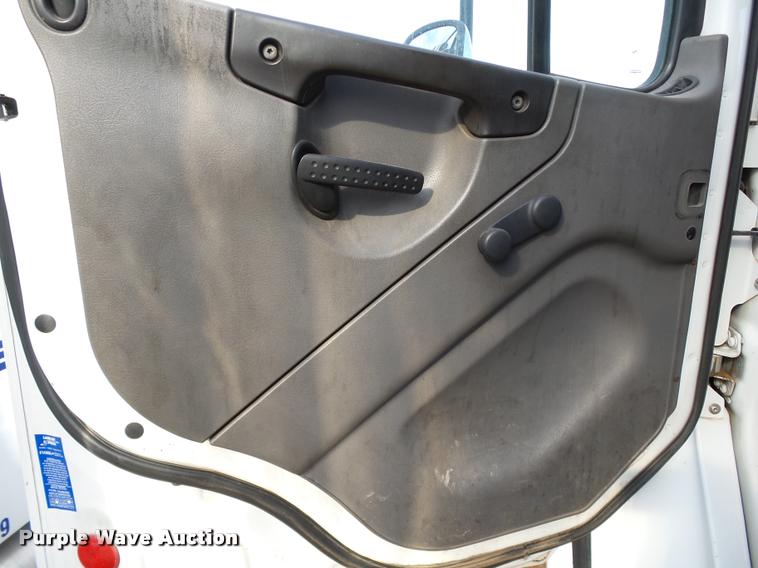 image for item DB4579 2006 Freightliner Business Class M2 box truck