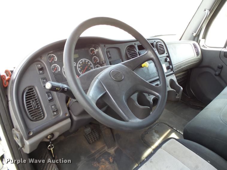 image for item DB4579 2006 Freightliner Business Class M2 box truck