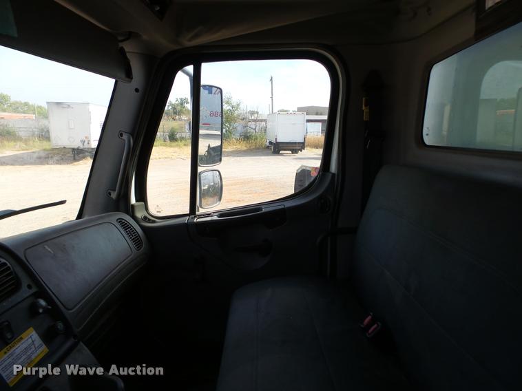 image for item DB4579 2006 Freightliner Business Class M2 box truck