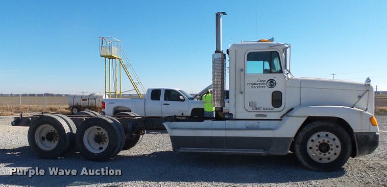 image for item K1038 1997 Freightliner FLD truck cab and chassis