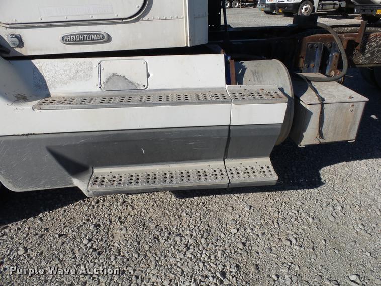 image for item K1038 1997 Freightliner FLD truck cab and chassis