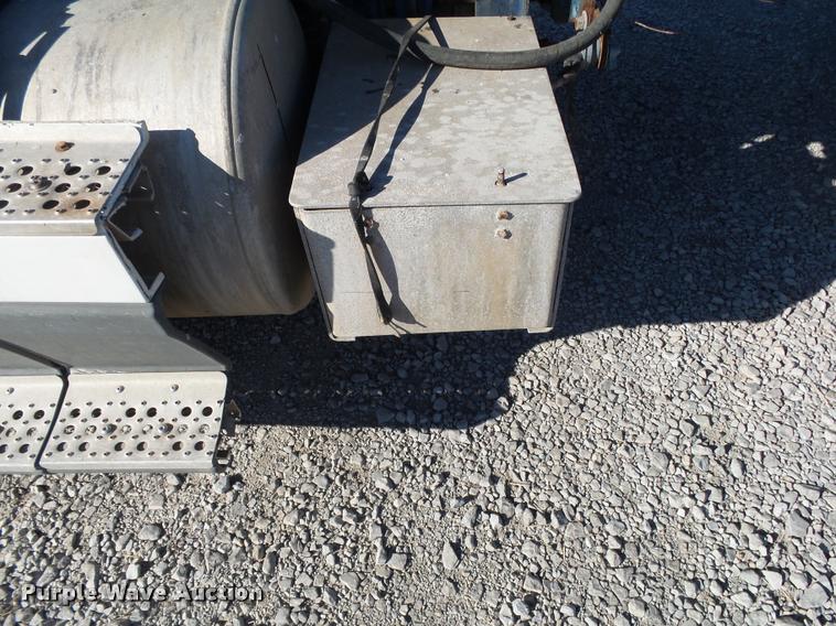 image for item K1038 1997 Freightliner FLD truck cab and chassis