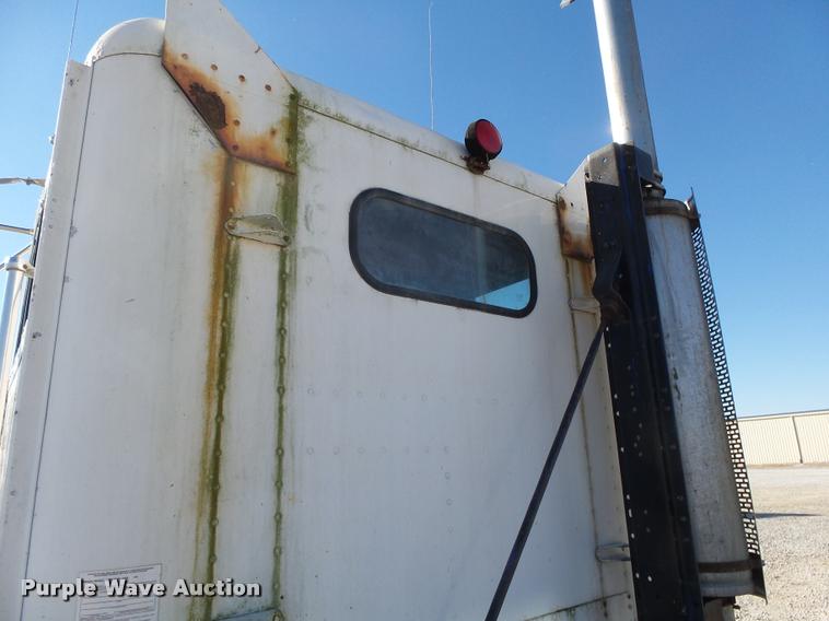 image for item K1038 1997 Freightliner FLD truck cab and chassis