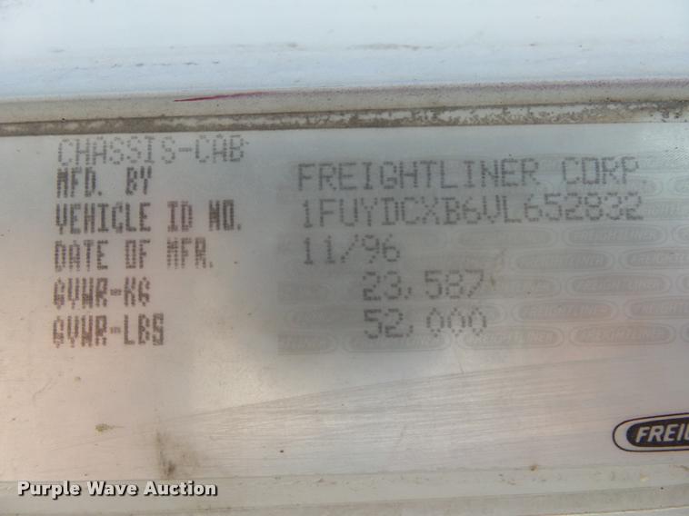 image for item K1038 1997 Freightliner FLD truck cab and chassis