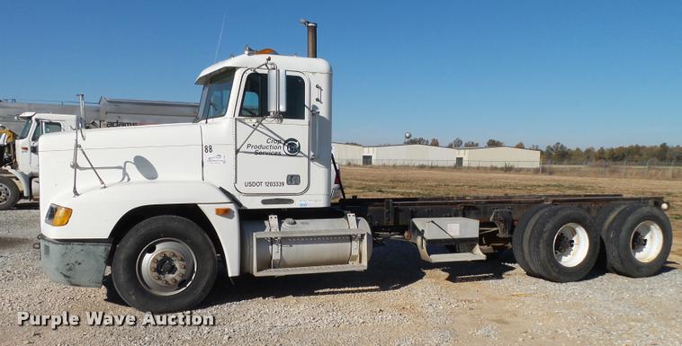 image for item K1039 1995 Freightliner FLD truck cab and chassis