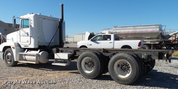 image for item K1039 1995 Freightliner FLD truck cab and chassis