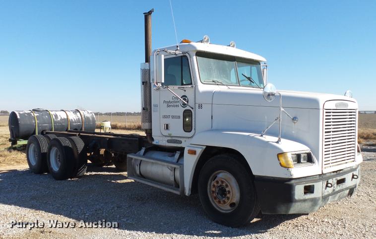 image for item K1039 1995 Freightliner FLD truck cab and chassis