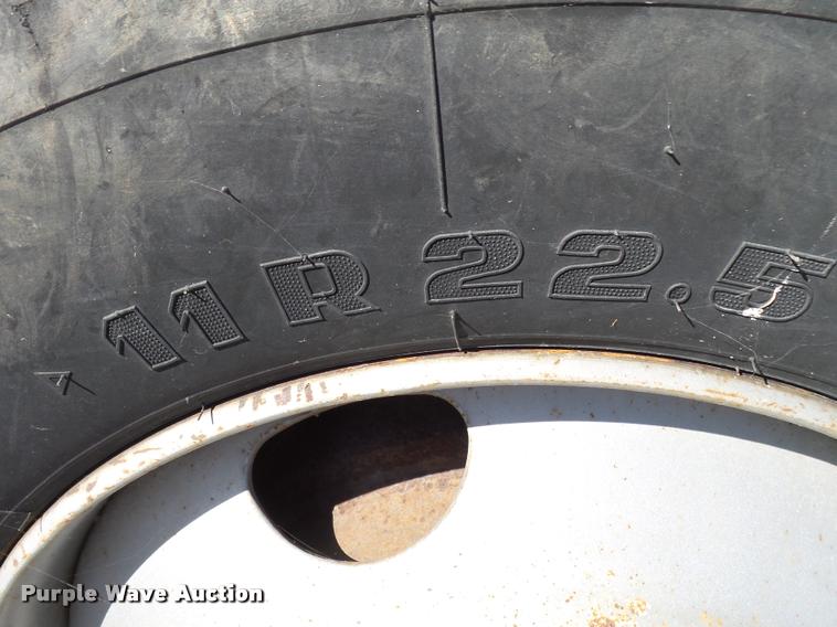 image for item K1039 1995 Freightliner FLD truck cab and chassis