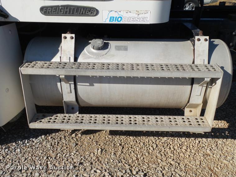 image for item K1039 1995 Freightliner FLD truck cab and chassis