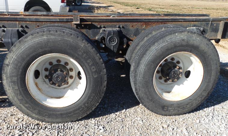 image for item K1039 1995 Freightliner FLD truck cab and chassis