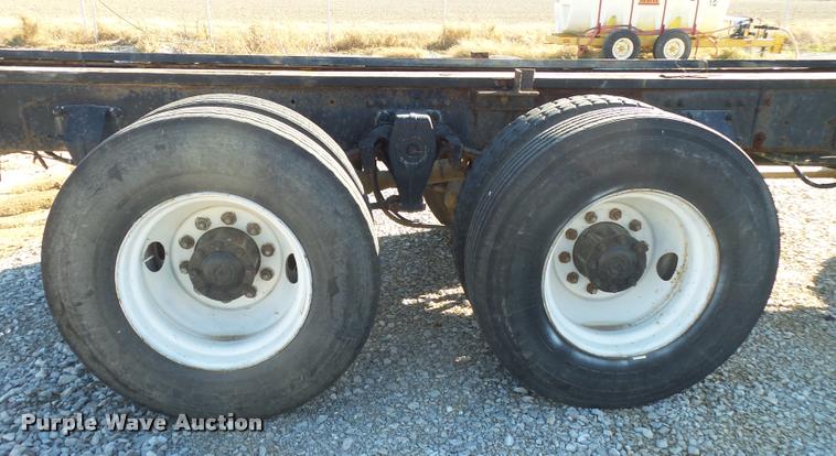 image for item K1039 1995 Freightliner FLD truck cab and chassis