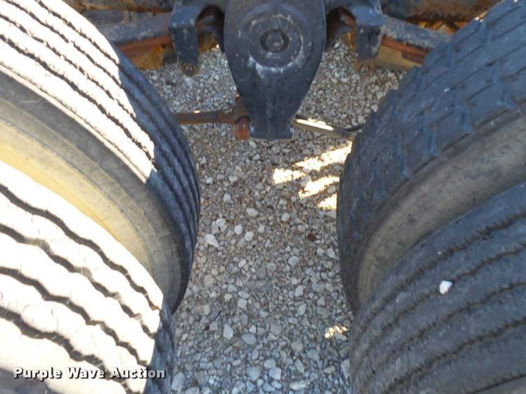 image for item K1039 1995 Freightliner FLD truck cab and chassis