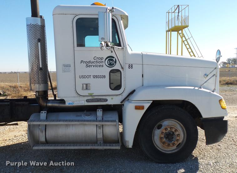 image for item K1039 1995 Freightliner FLD truck cab and chassis