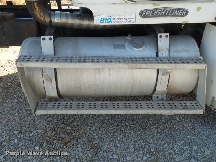 image for item K1039 1995 Freightliner FLD truck cab and chassis