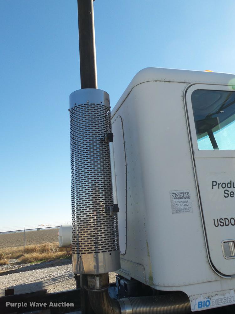 image for item K1039 1995 Freightliner FLD truck cab and chassis