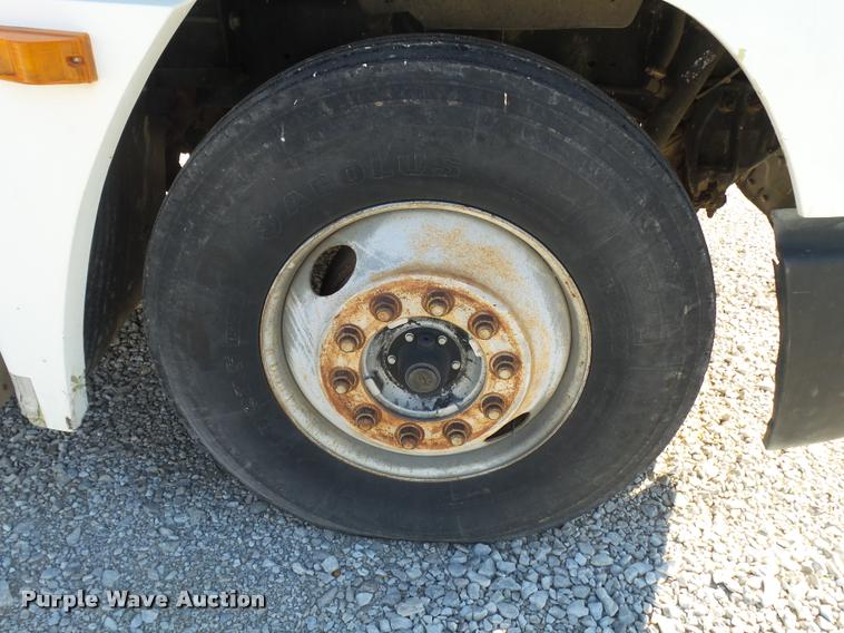 image for item K1039 1995 Freightliner FLD truck cab and chassis