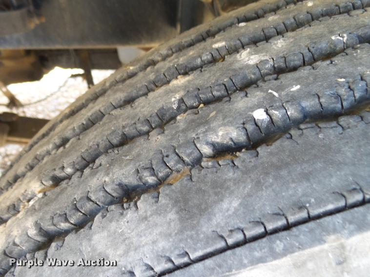 image for item K1039 1995 Freightliner FLD truck cab and chassis