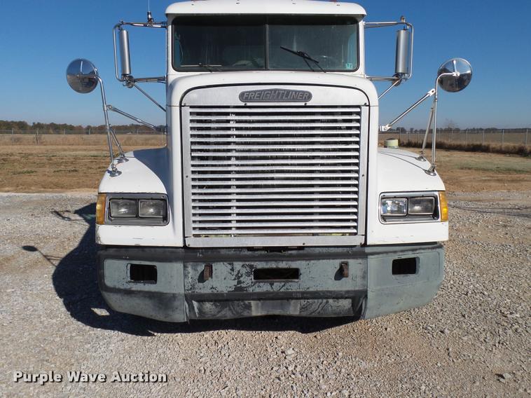 image for item K1039 1995 Freightliner FLD truck cab and chassis