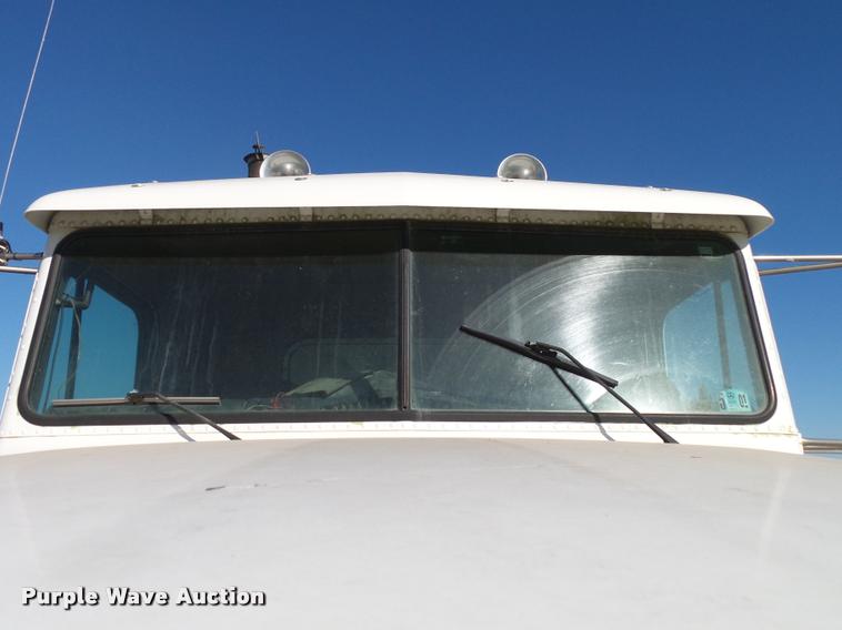 image for item K1039 1995 Freightliner FLD truck cab and chassis