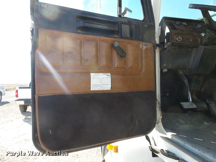 image for item K1039 1995 Freightliner FLD truck cab and chassis
