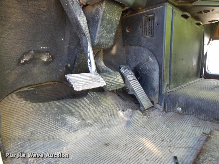 image for item K1039 1995 Freightliner FLD truck cab and chassis