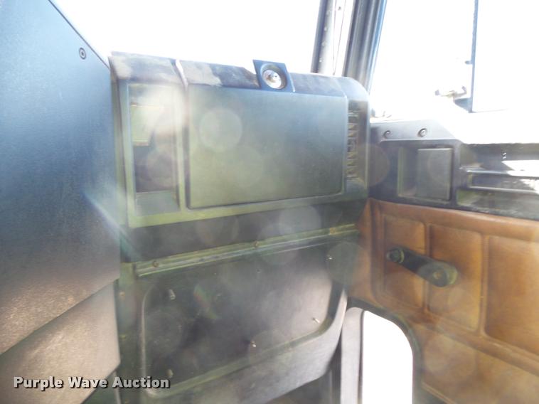 image for item K1039 1995 Freightliner FLD truck cab and chassis