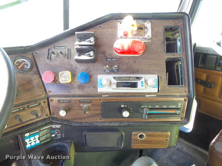 image for item K1039 1995 Freightliner FLD truck cab and chassis