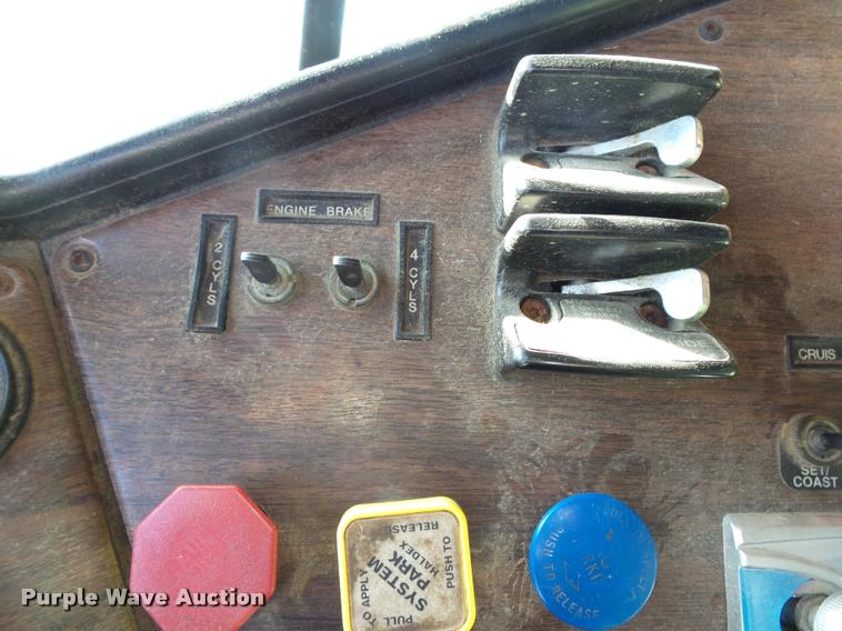 image for item K1039 1995 Freightliner FLD truck cab and chassis