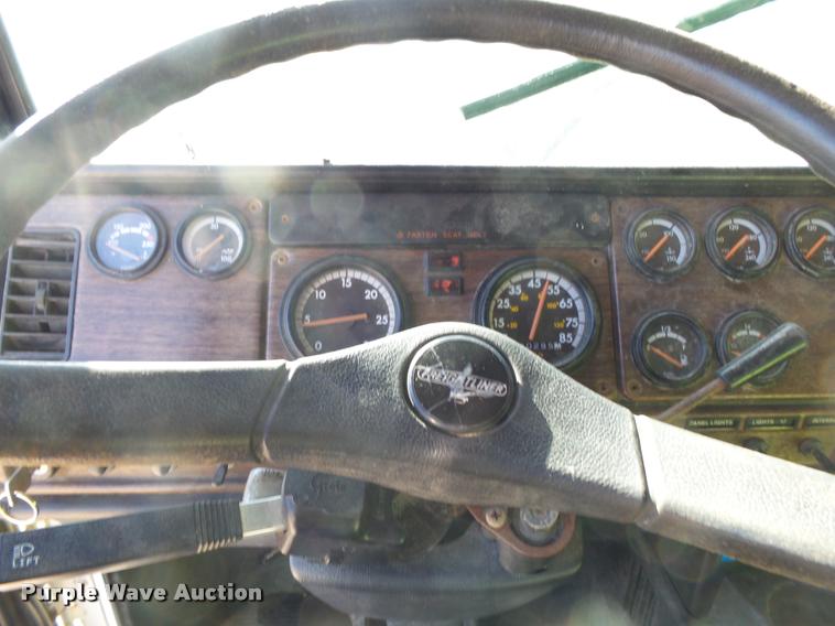 image for item K1039 1995 Freightliner FLD truck cab and chassis