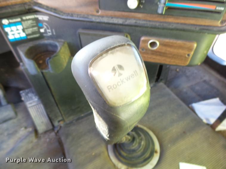 image for item K1039 1995 Freightliner FLD truck cab and chassis