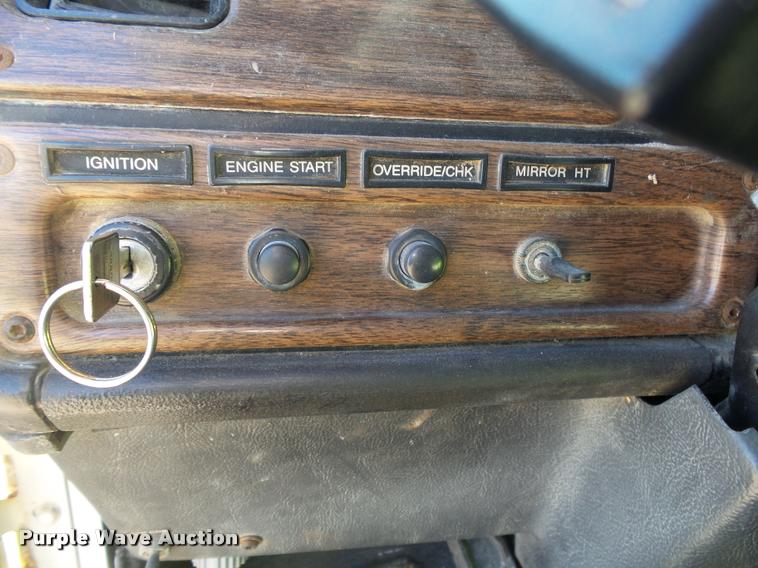 image for item K1039 1995 Freightliner FLD truck cab and chassis