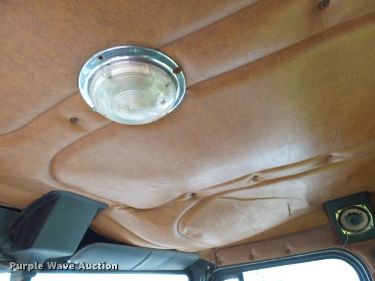 image for item K1039 1995 Freightliner FLD truck cab and chassis