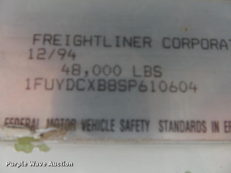 image for item K1039 1995 Freightliner FLD truck cab and chassis
