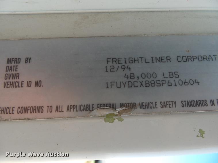 image for item K1039 1995 Freightliner FLD truck cab and chassis