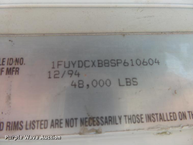 image for item K1039 1995 Freightliner FLD truck cab and chassis