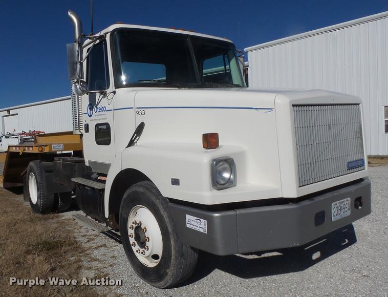 image for item K5559 1993 Volvo WG semi truck