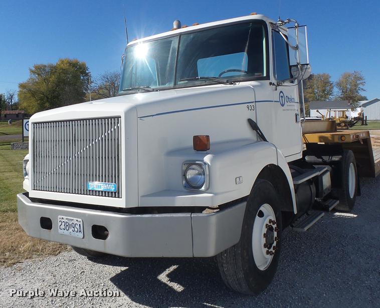 image for item K5559 1993 Volvo WG semi truck