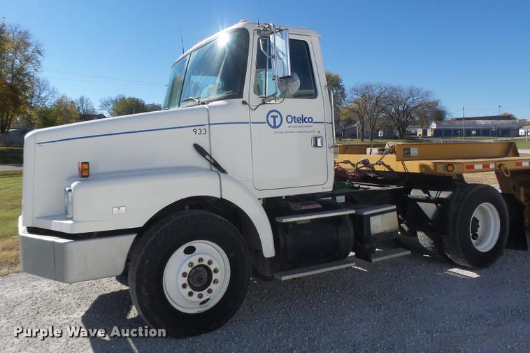 image for item K5559 1993 Volvo WG semi truck