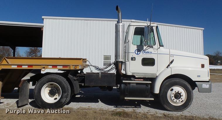 image for item K5559 1993 Volvo WG semi truck