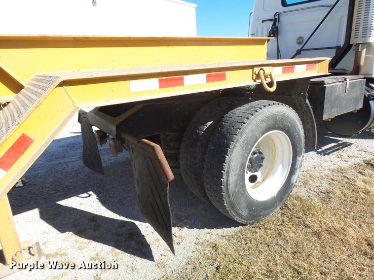 image for item K5559 1993 Volvo WG semi truck